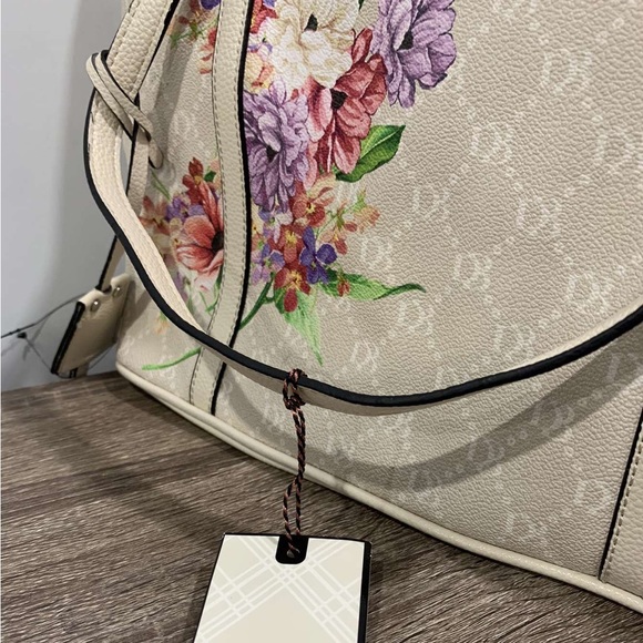 Dana Buchman Luxury Fashion Bags for sale. - Picture 6 of 6